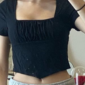 Super cute black top!